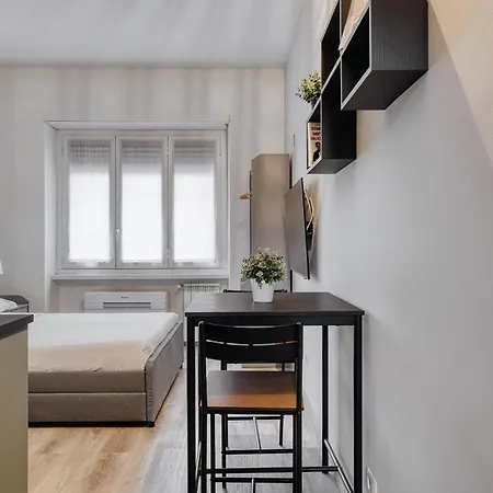 Hostmate - - Pallanza Apartmán