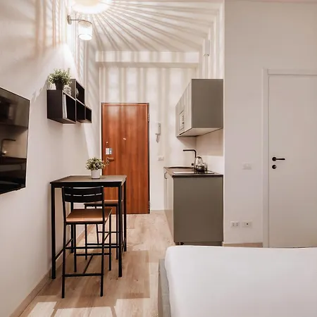 Hostmate - - Pallanza * Milano